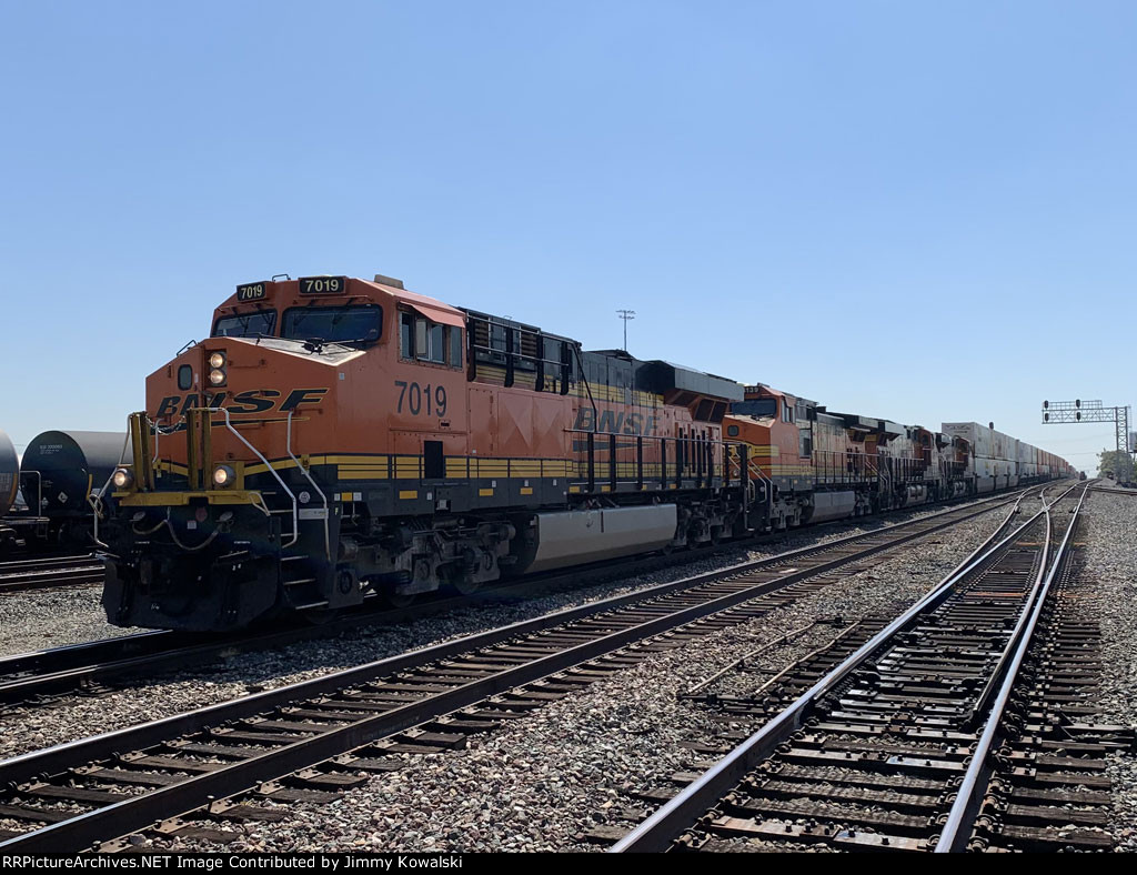 BNSF 7019